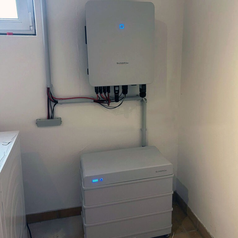 Ein Wechselrichter und ein Speicher einer Photovoltaik-Anlage wurden in Betrieb genommen.